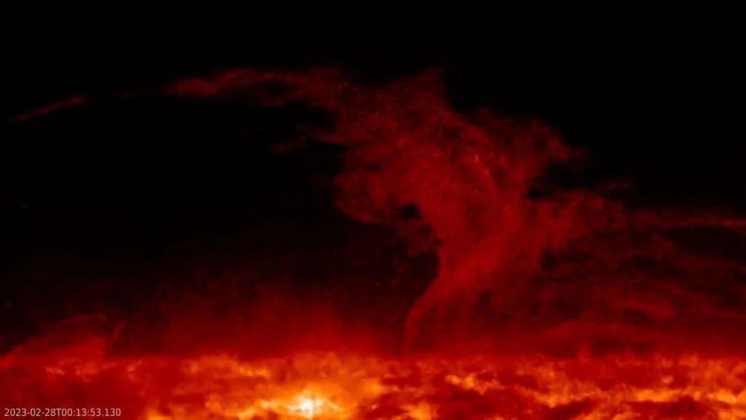 神似耳朵，这就是太阳日珥，好美