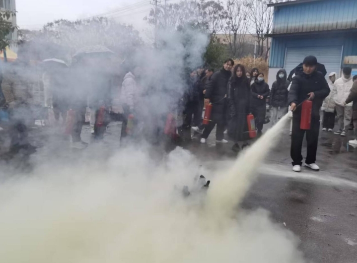 江西新能源科技职业学院开展2025年春季开学学生消防及地震逃生演练