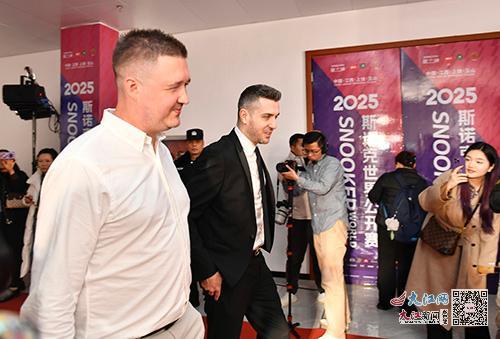 贾德&middot;特鲁姆普（左2）