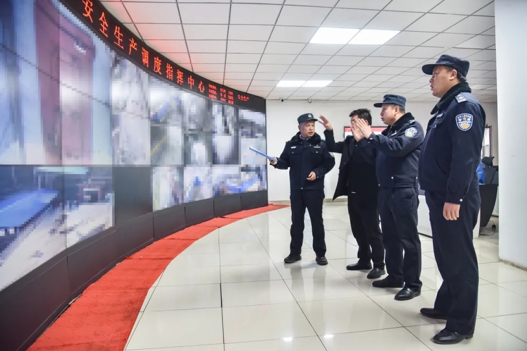 华亭复工复产“警”相随　护航经济发展做大“营”家