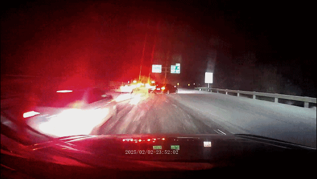 雪天夜间不减速追尾刮擦两车 甘肃曝光典型交通案例