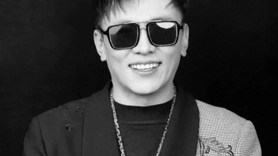 惋惜！歌手安多洛桑去世，年仅39岁，好友曝死因，生前喜爱喝酒封面图