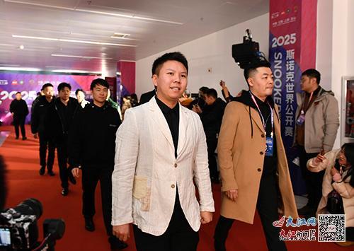 中国军团集体出场