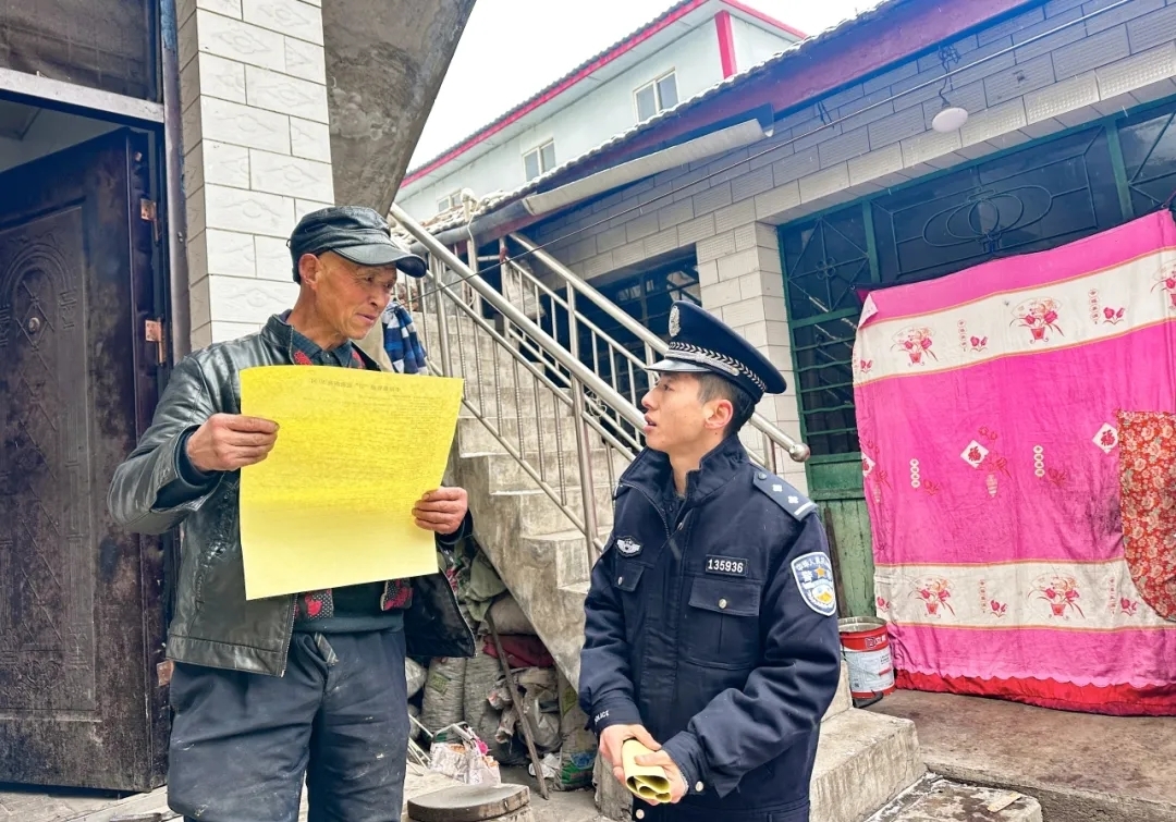 主动敲门解民忧　华亭“警”色守护万家灯火