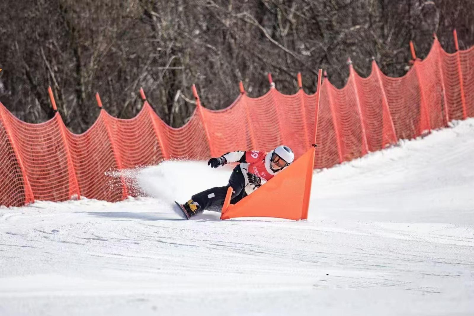 我市选手参加单板滑雪锦标赛