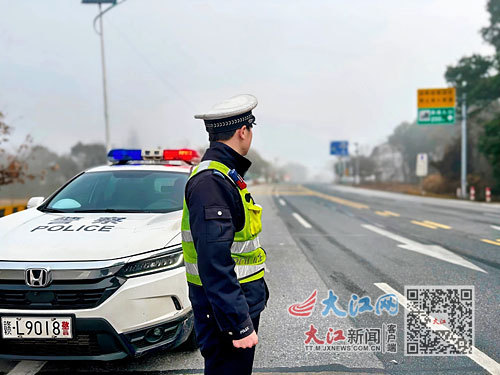 路面执勤(图/受访单位提供)