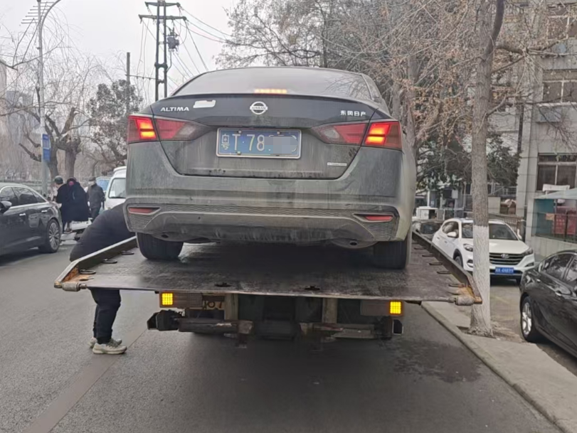 脱审！脱保！逾期未换证！这名司机太大胆……