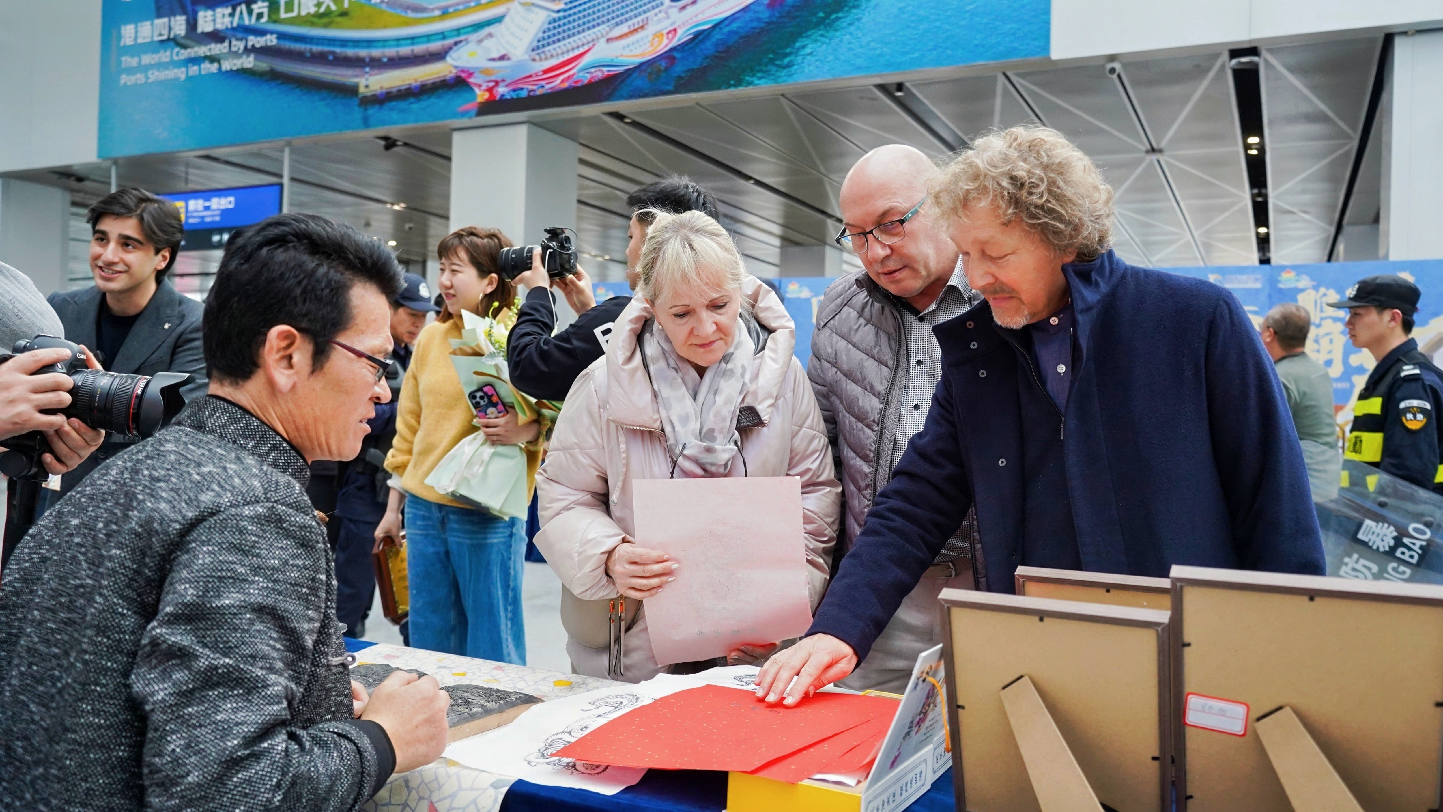 “欧罗巴2”号邮轮携最大欧洲入境团访青 开启2025年青岛邮轮旅游新篇章