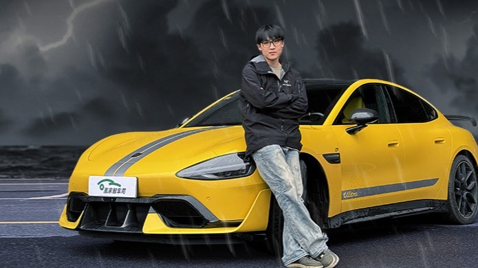 第一视角体验雨天赛道中的小米SU7 Ultra！