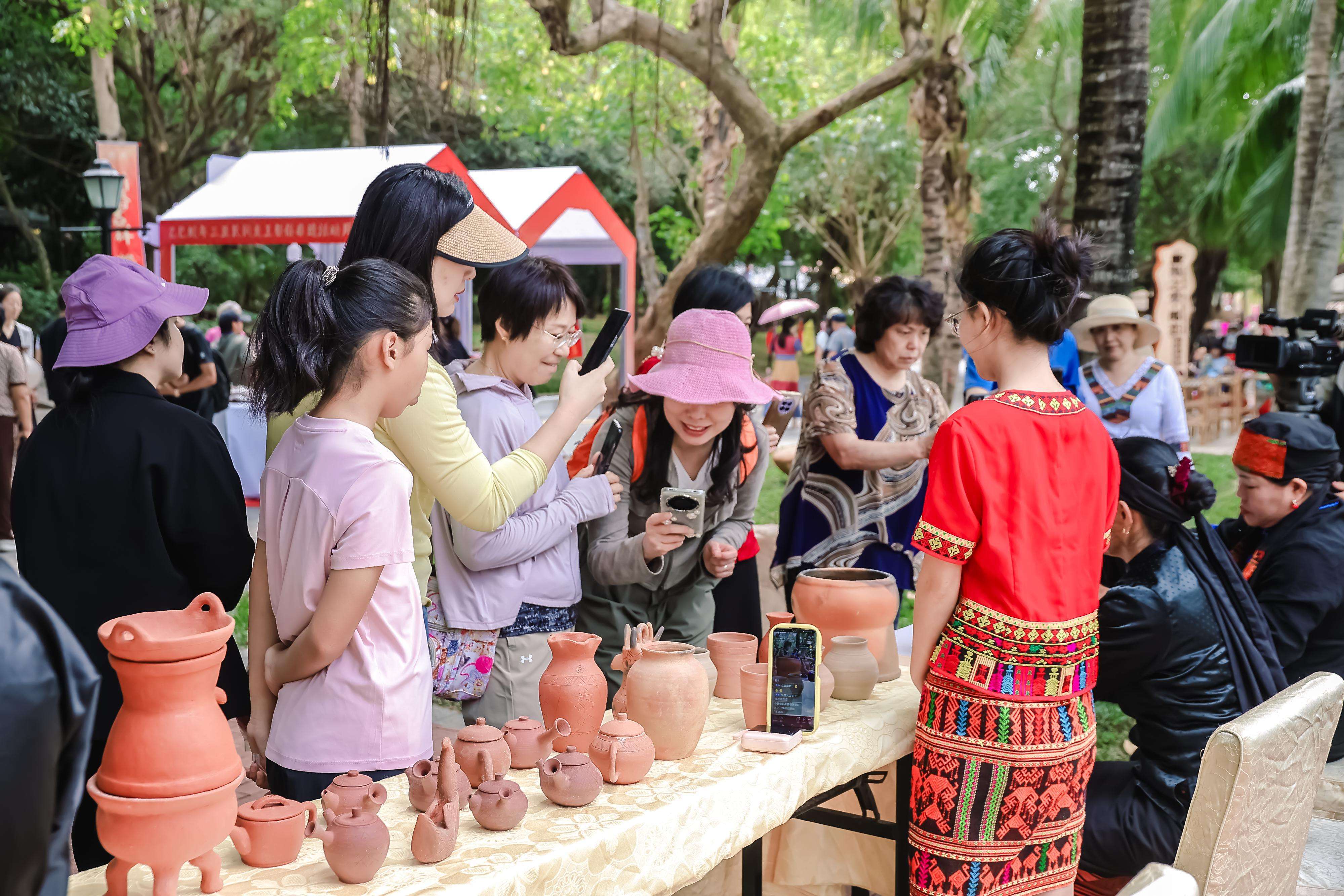 “龙腾蛇舞 独占鳌头” 三亚民间龙王祭俗非遗活动周启幕