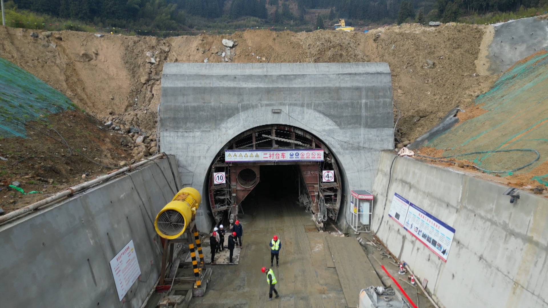 安徽黟县：抓工期赶进度 交通项目建设忙
