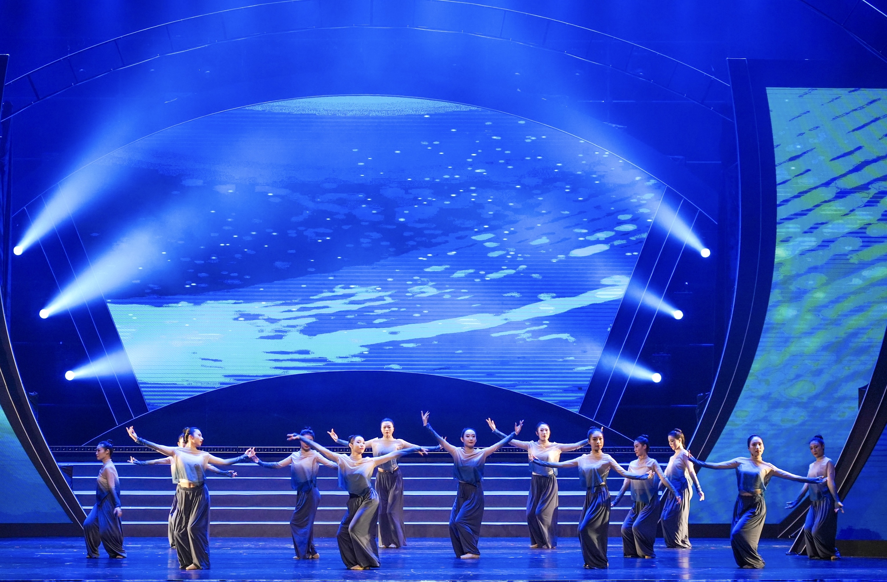 自巷深处,“艺”往无前:第二届深圳市全民艺术普及推广季成果展演圆满举办