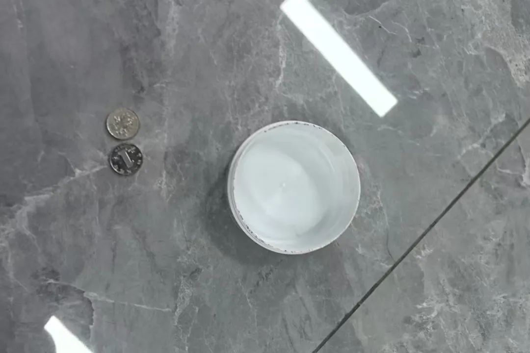 ▲现场收缴的赌具