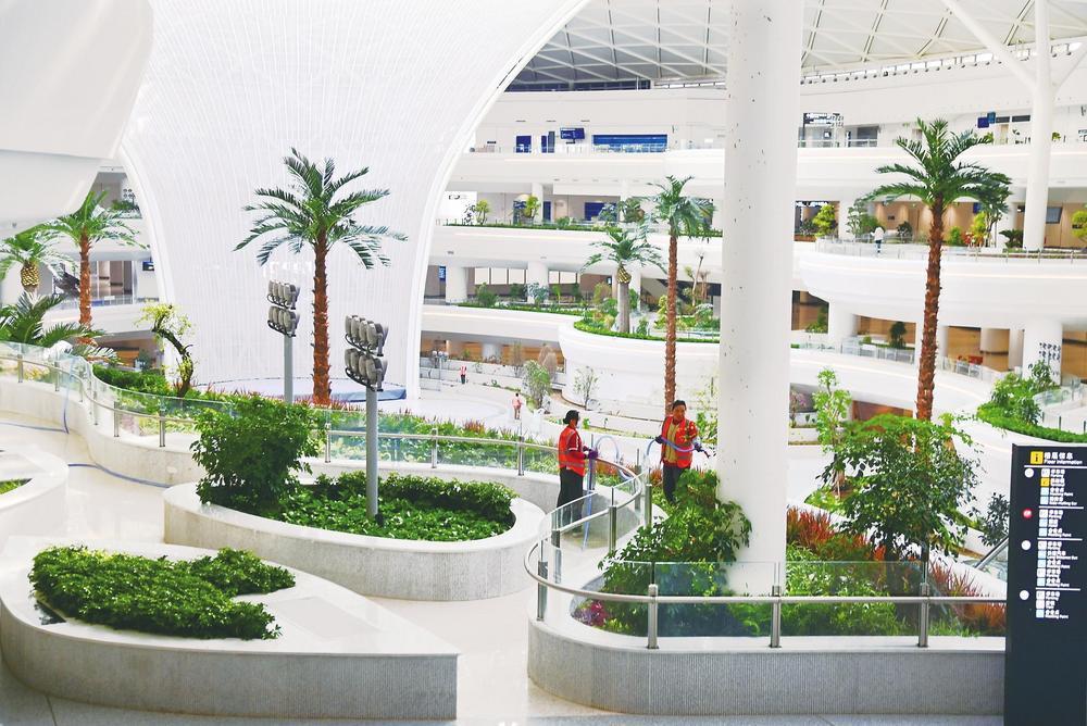 综合交通中心将汇集公路、铁路、航空等多种交通方式，实现无缝换乘。