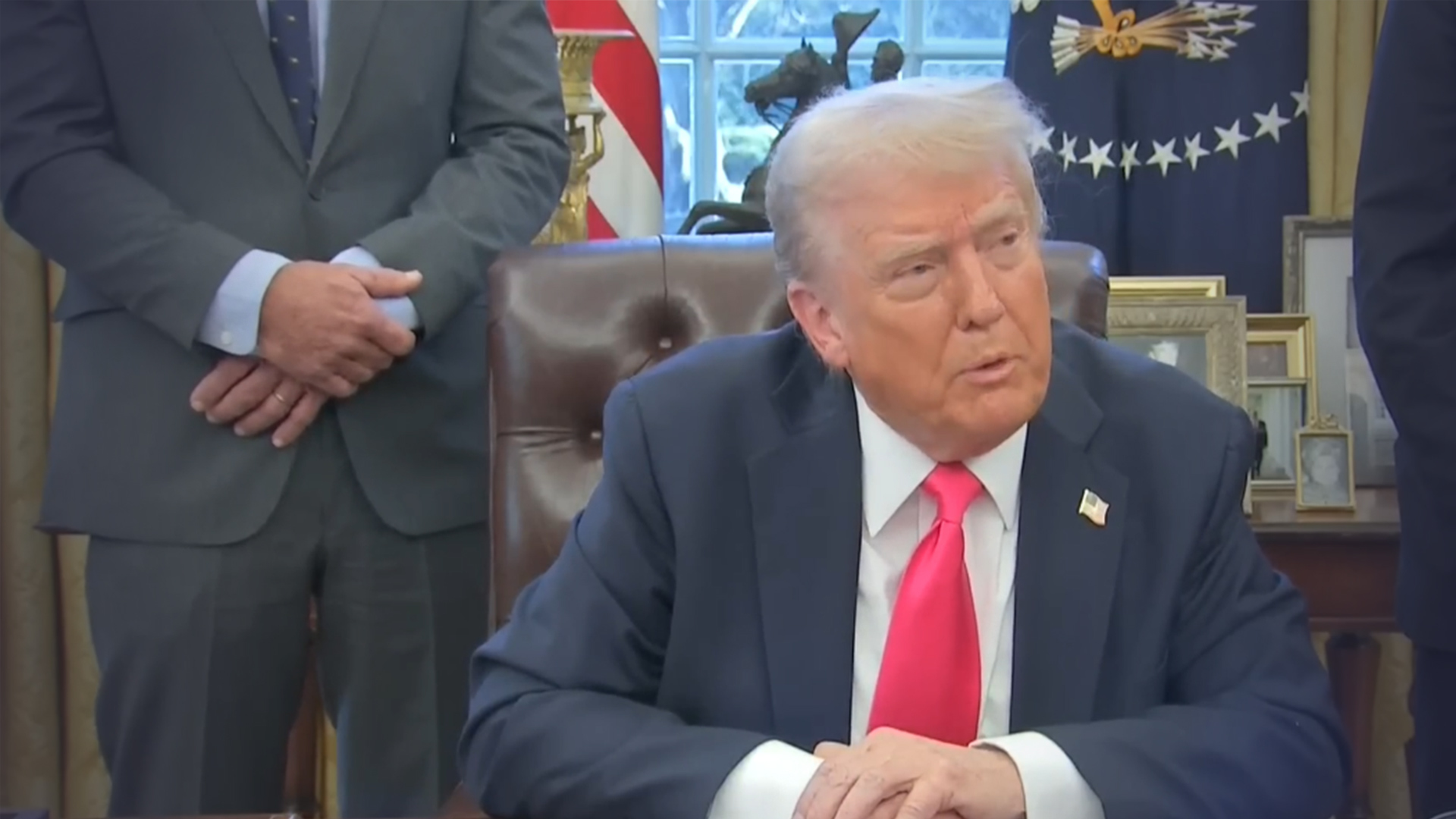 特朗普想卖给外国人500万美元移民“金卡”：享绿卡特权、可成为公民