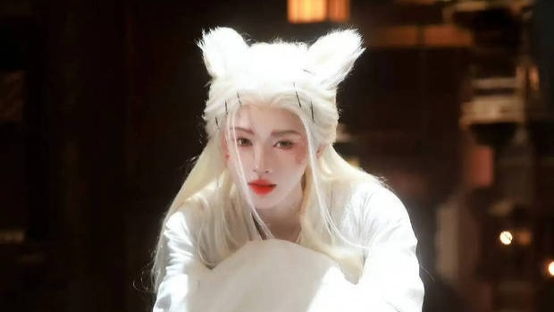 鞠婧祎白狐造型楚楚动人封面图