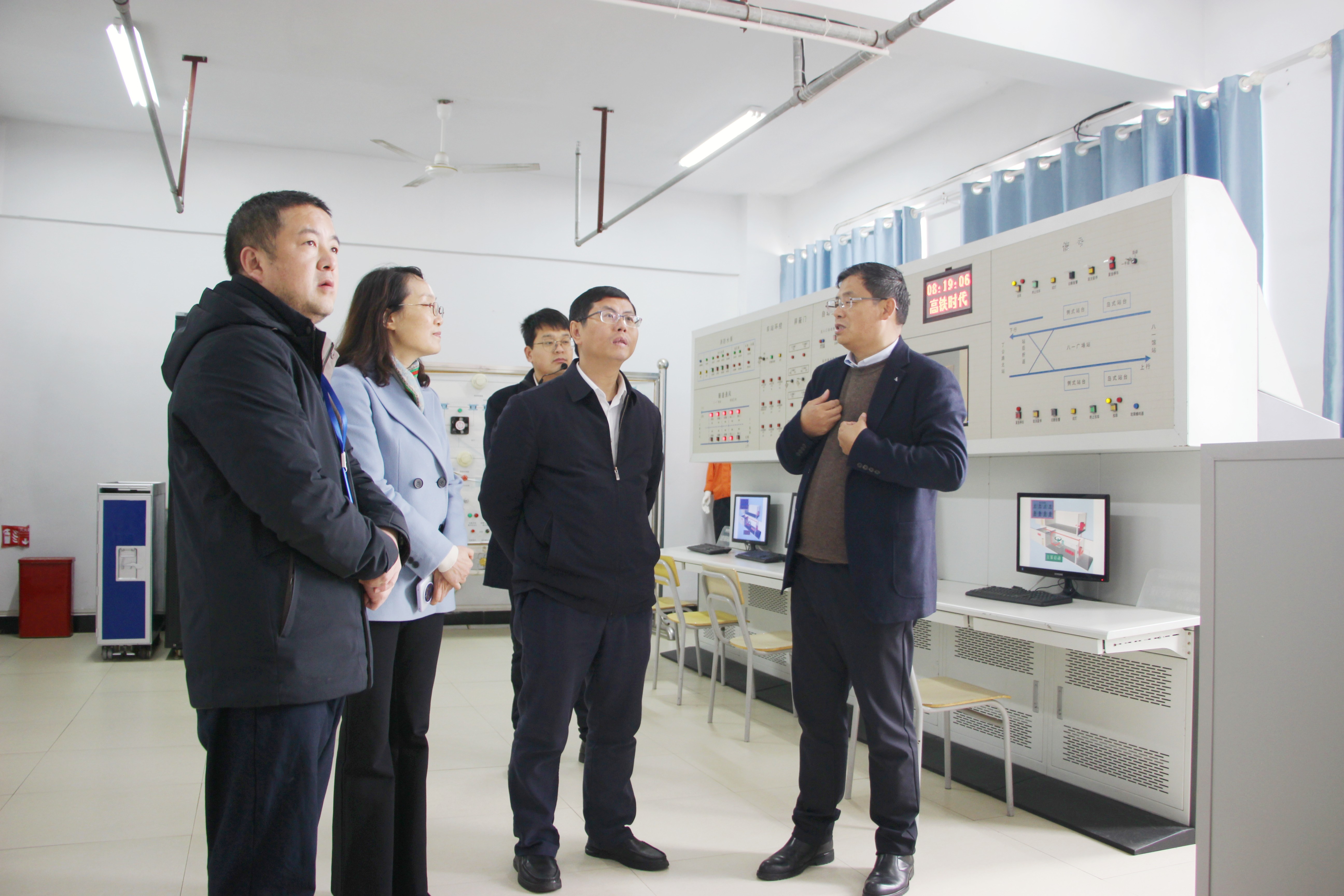 省委教育工委委员、省教育厅副厅长王勇一行莅临南昌向远轨道技术学校调研指导