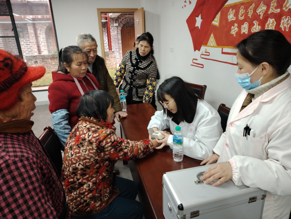 江西永新:情暖留守群体 传递社会大爱