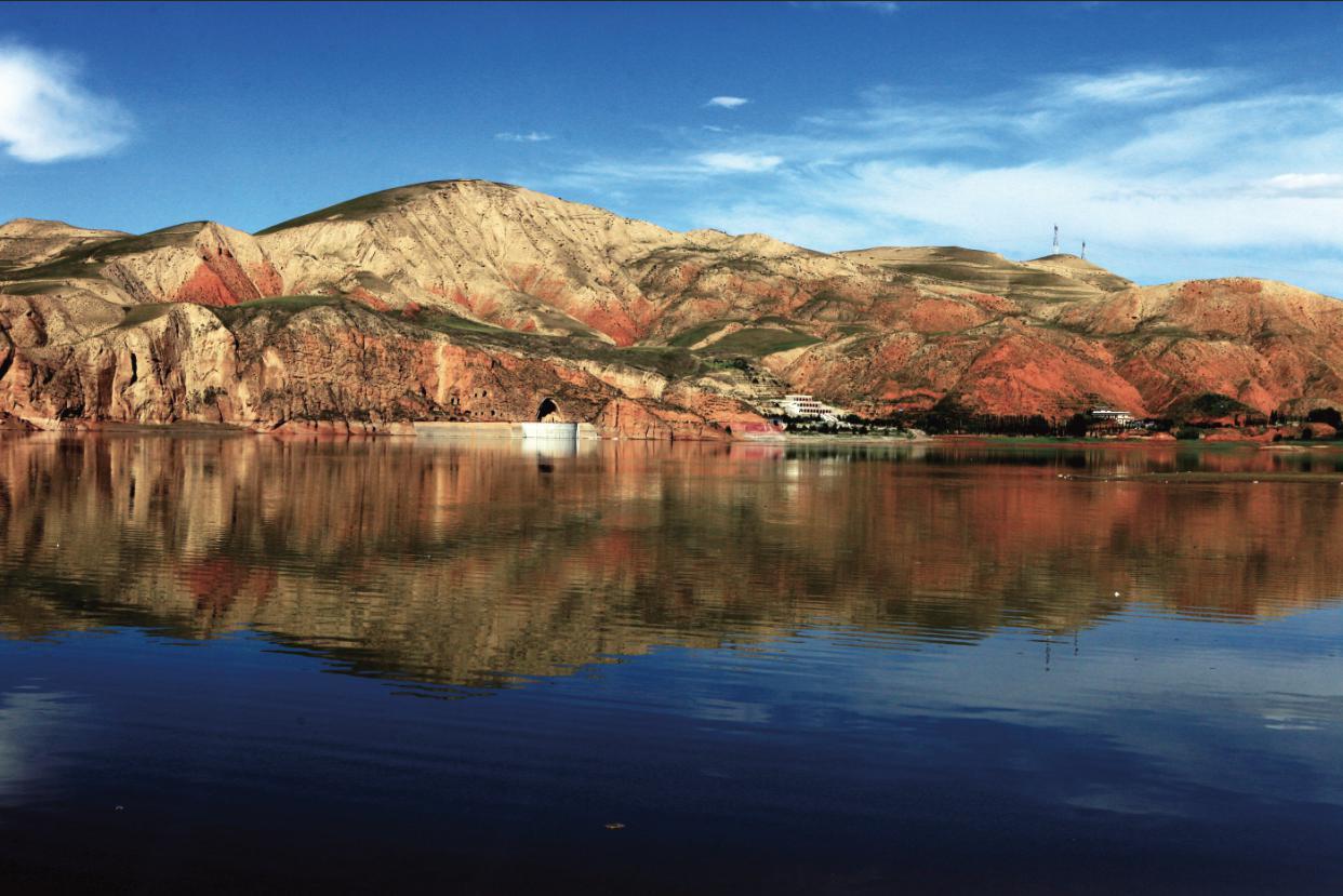 天梯山石窟全景(凉州区融媒体中心 供图)