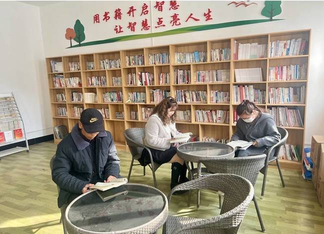 春日走进华亭农家书屋　看看大伙儿都在忙些啥