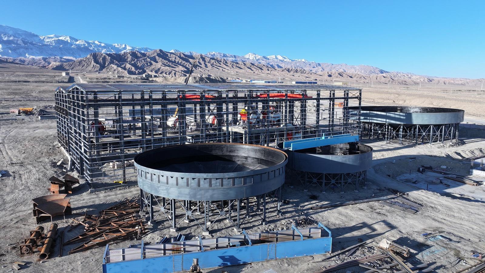 晟新矿业200万吨锰矿精选及深加工项目顺利复工复产　何永旺　摄