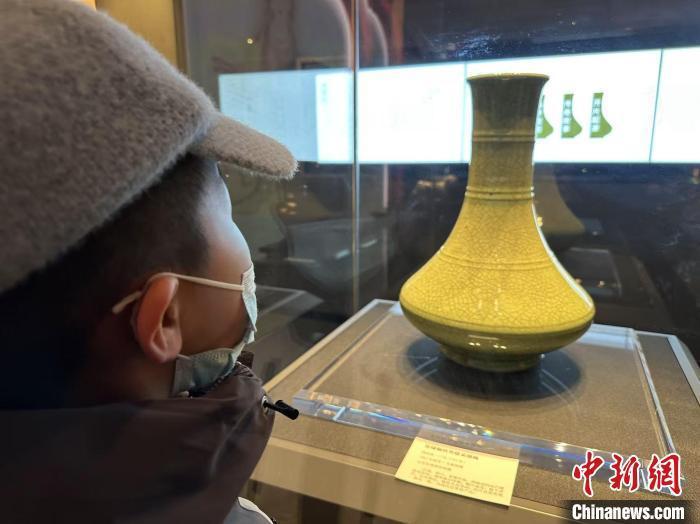 2025年2月11日,小朋友在山丹艾黎纪念馆参观。 戴文昌 摄