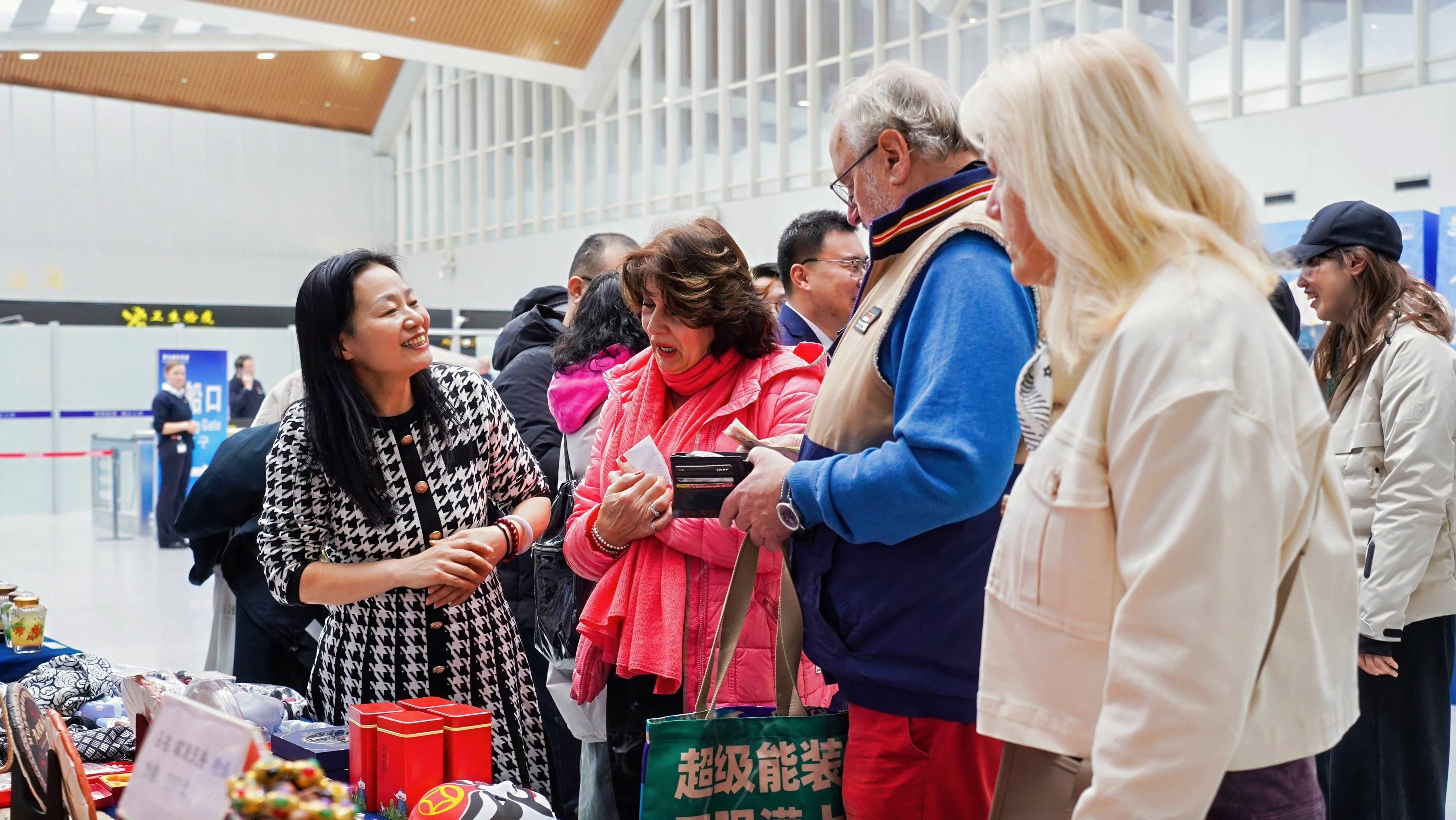 “欧罗巴2”号邮轮携最大欧洲入境团访青 开启2025年青岛邮轮旅游新篇章