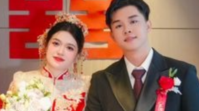 02年男生把班主任娶回家：追了1年多