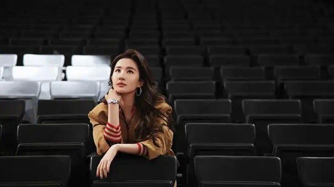 不丢脸的刘亦菲封面图