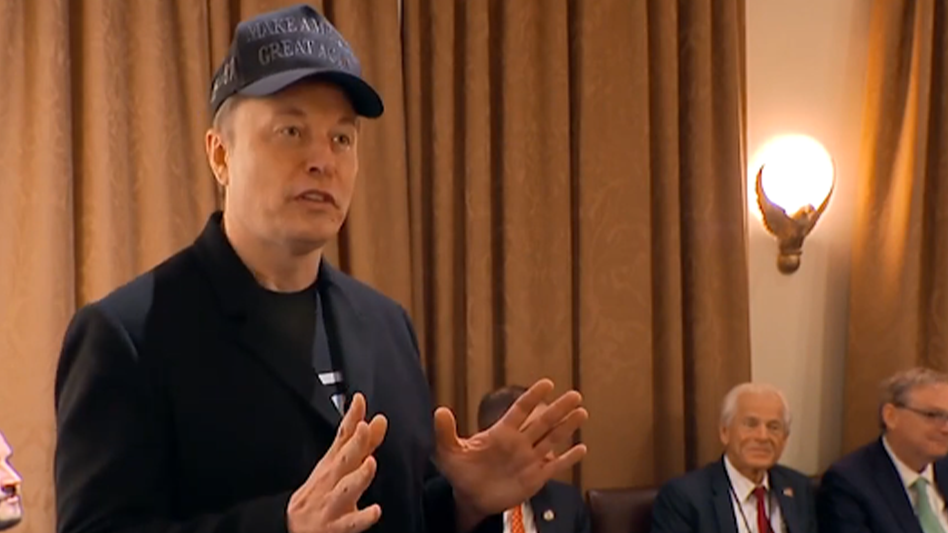 马斯克向特朗普表忠心“他让我怎么干，我就怎么干”，特朗普为其站台：有人不满的话，就把他们赶出去