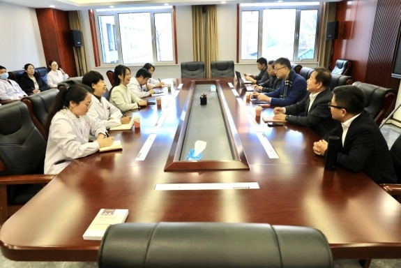河北省中医院健康管理部组织儿科、儿童康复科、心理科、脑电图室等科室主任与万力生教授、倪晓东教授进行业务交流。