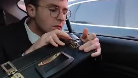 捐赠日军侵华照片的法国小伙：遭到质疑和谩骂，不会用这件事去炒作