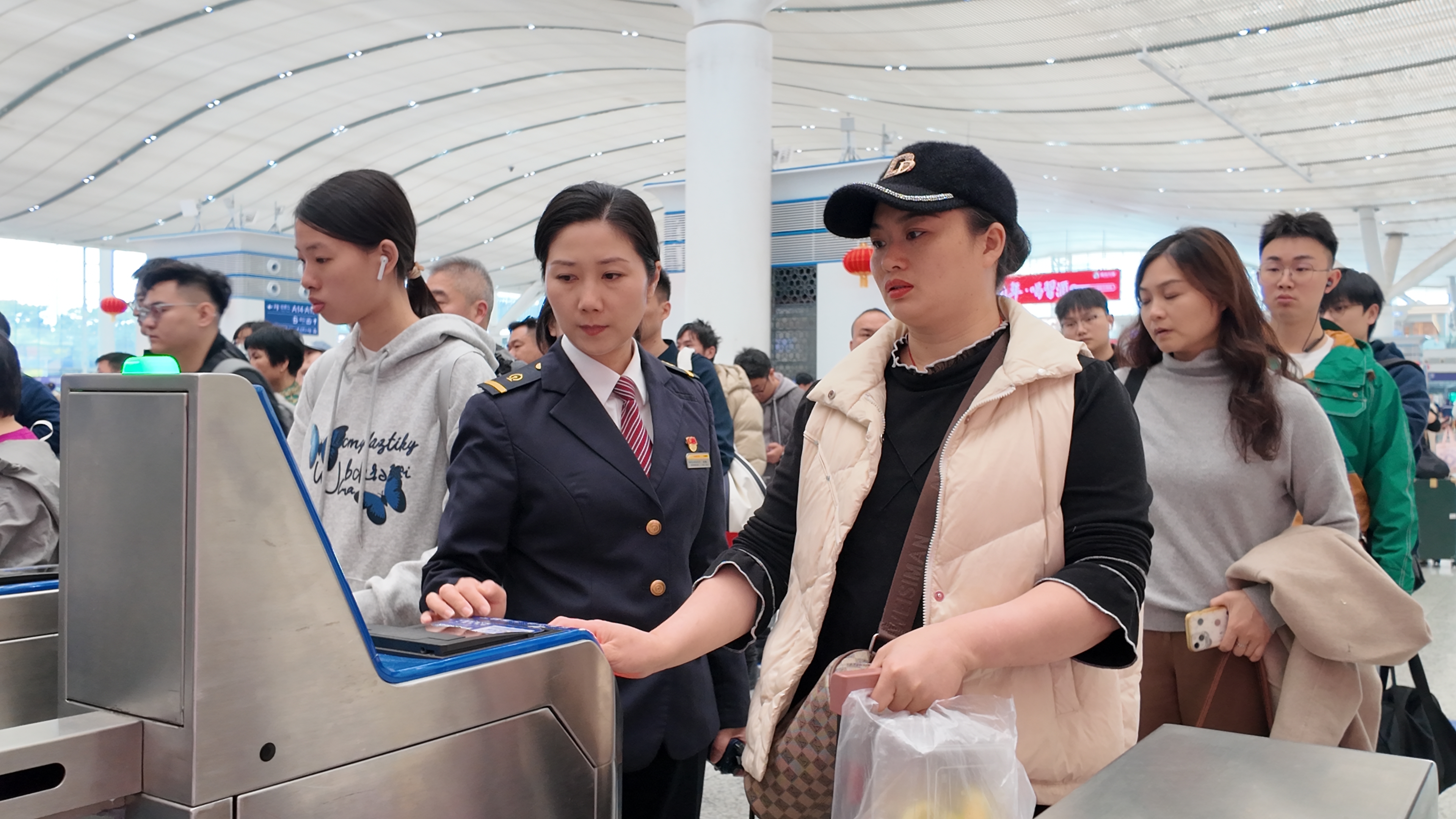 深圳铁路春运40天到发旅客超2100万人次，创历年新高