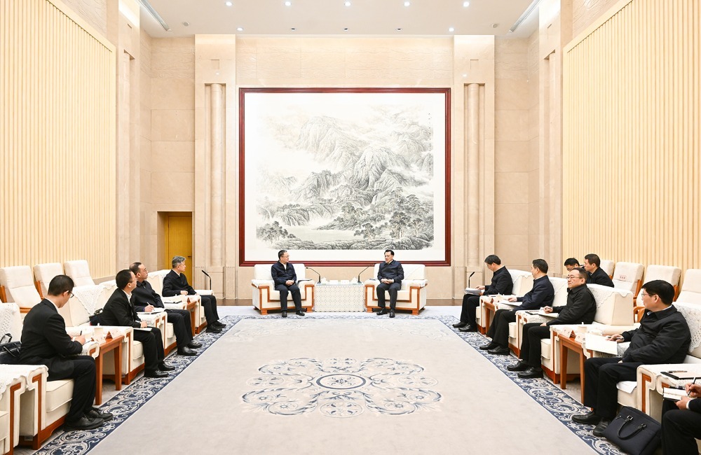 ▲2月26日上午，市委书记袁家军会见交通运输部党组成员，国家邮政局党组书记、局长赵冲久一行。记者 苏思 摄