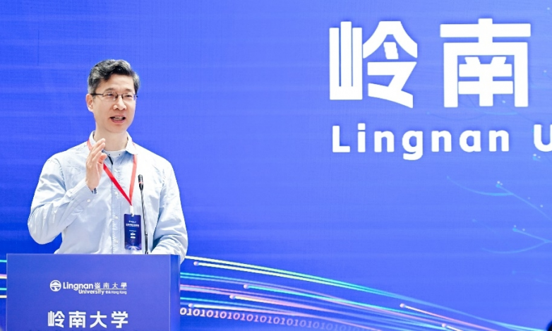 圖四a、嶺大校長及韋基球數據科學講座教授秦泗釗教授主持高峰對話。