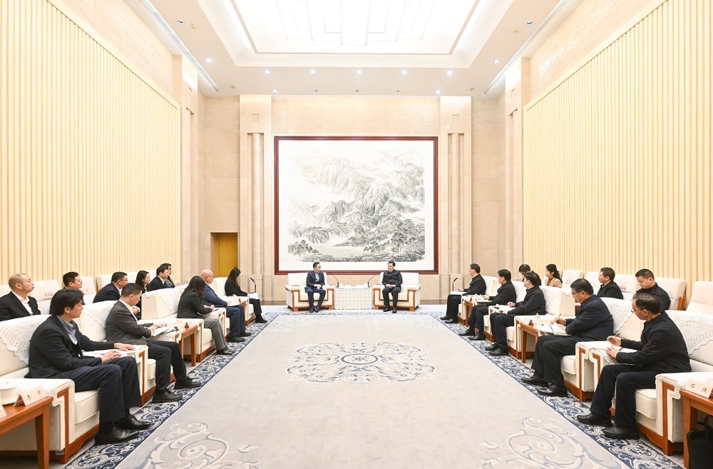 2月25日下午，市委书记袁家军会见阿里巴巴集团首席执行官吴泳铭一行。记者 苏思 摄
