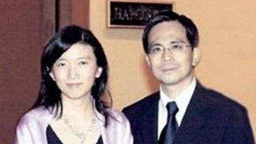 李嘉诚低调的大儿媳：与丈夫如胶似漆，为产子改名，如今儿女双全封面图