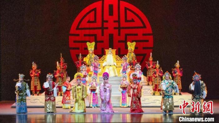 2024年9月，大型赣剧《李迩王》在江西省乐平市首演，图为演出剧照。　(乐平市赣剧团供图)