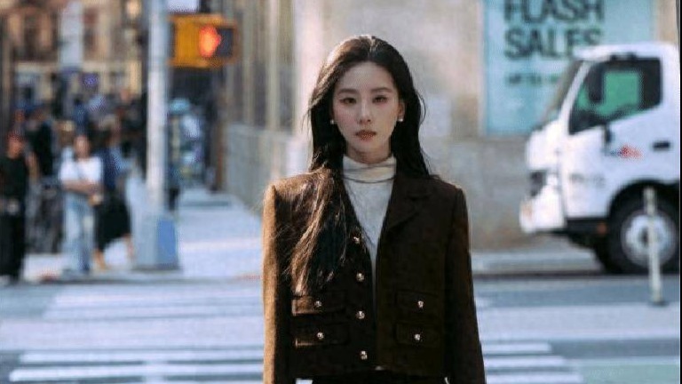 入行20年零绯闻，牵手二婚吴奇隆，37岁刘诗诗纽约街头留影封面图