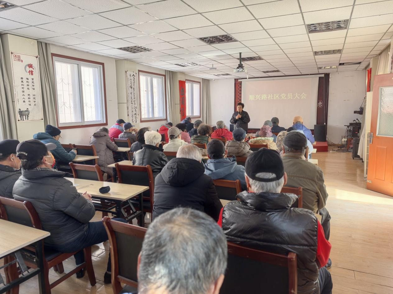 台东街道顺兴路社区开展“强流动党员管理,焕党课学习新光”主题党日活动