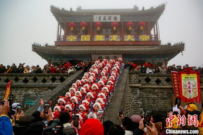 河北秦皇岛：龙舞山海喜迎“二月二”