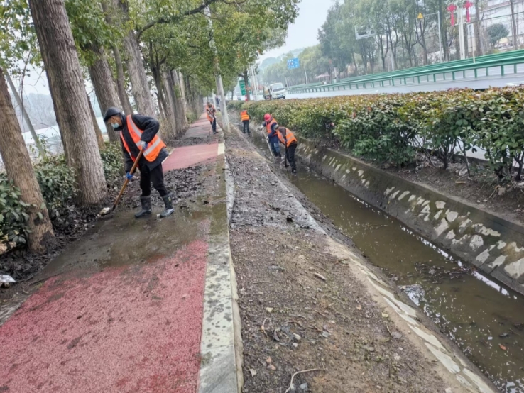 江西庐山市：强化春季养护 营造畅美路域环境