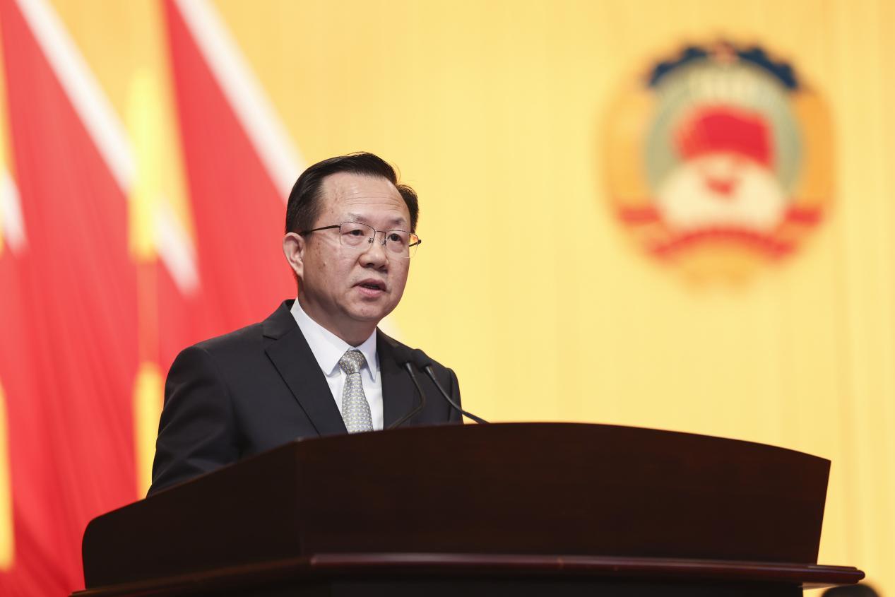 市政协主席郑建民向大会作中国人民政治协商会议第十四届东莞市委员会常务委员会工作报告