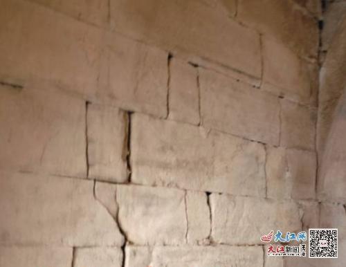 城墙出现裂痕