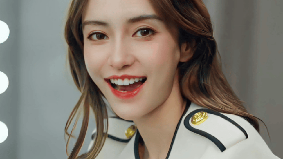 杨颖最新大片下巴有凹坑，身材过瘦状态疲惫，强凹少女感好尴尬封面图