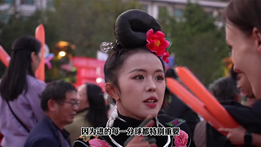 贵州姑妈篮球赛火爆 啦啦队带铁盆看比赛 一场球下来铁盆差点拍碎