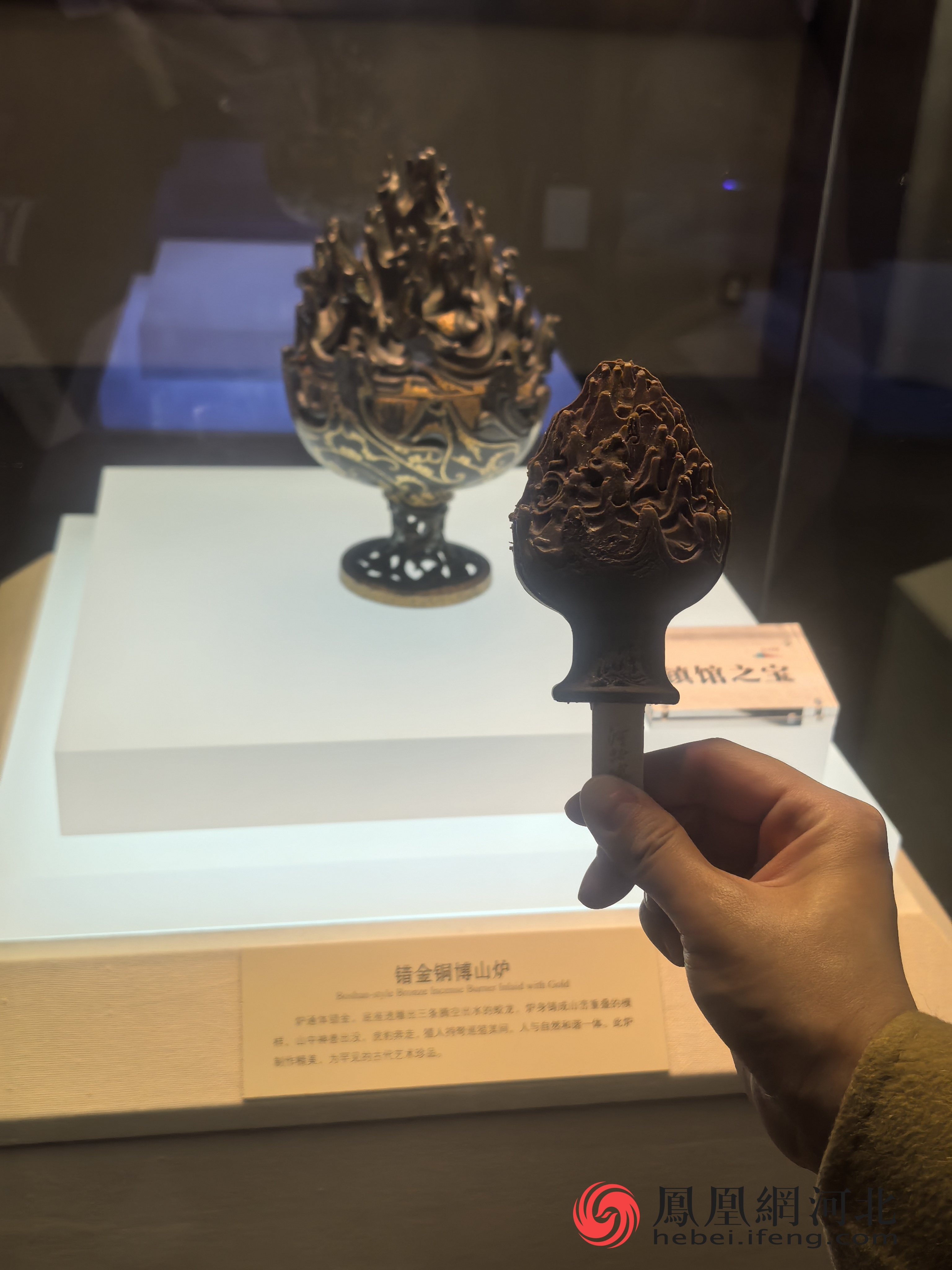 游客打卡错金铜博山炉
