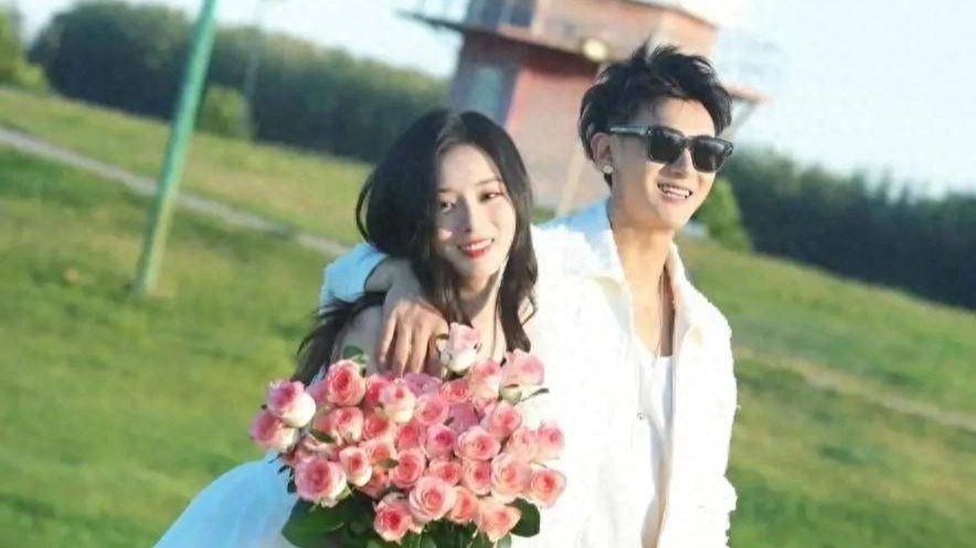 唐艺昕曝与张若昀因工作分开是常态，徐艺洋和黄子韬却每天都见面封面图