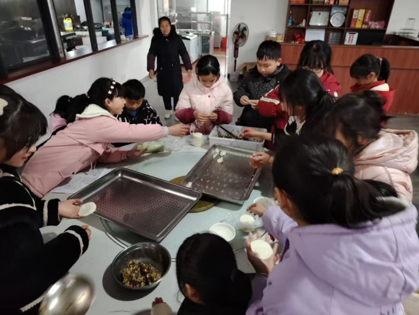 江西永新:情暖留守群体 传递社会大爱