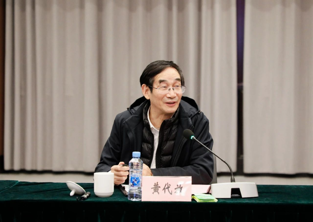 景德镇这位企业家参加民营企业座谈会